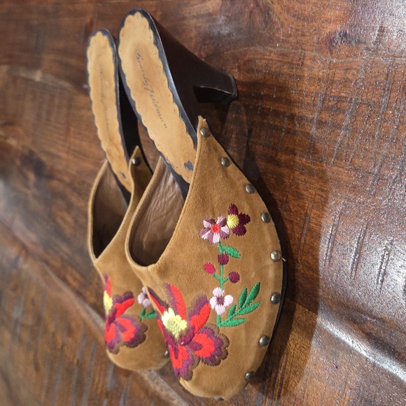 Beverly Feldman Embroidered Brown Women's Heeled Boho Mules - Picture 4 of 10